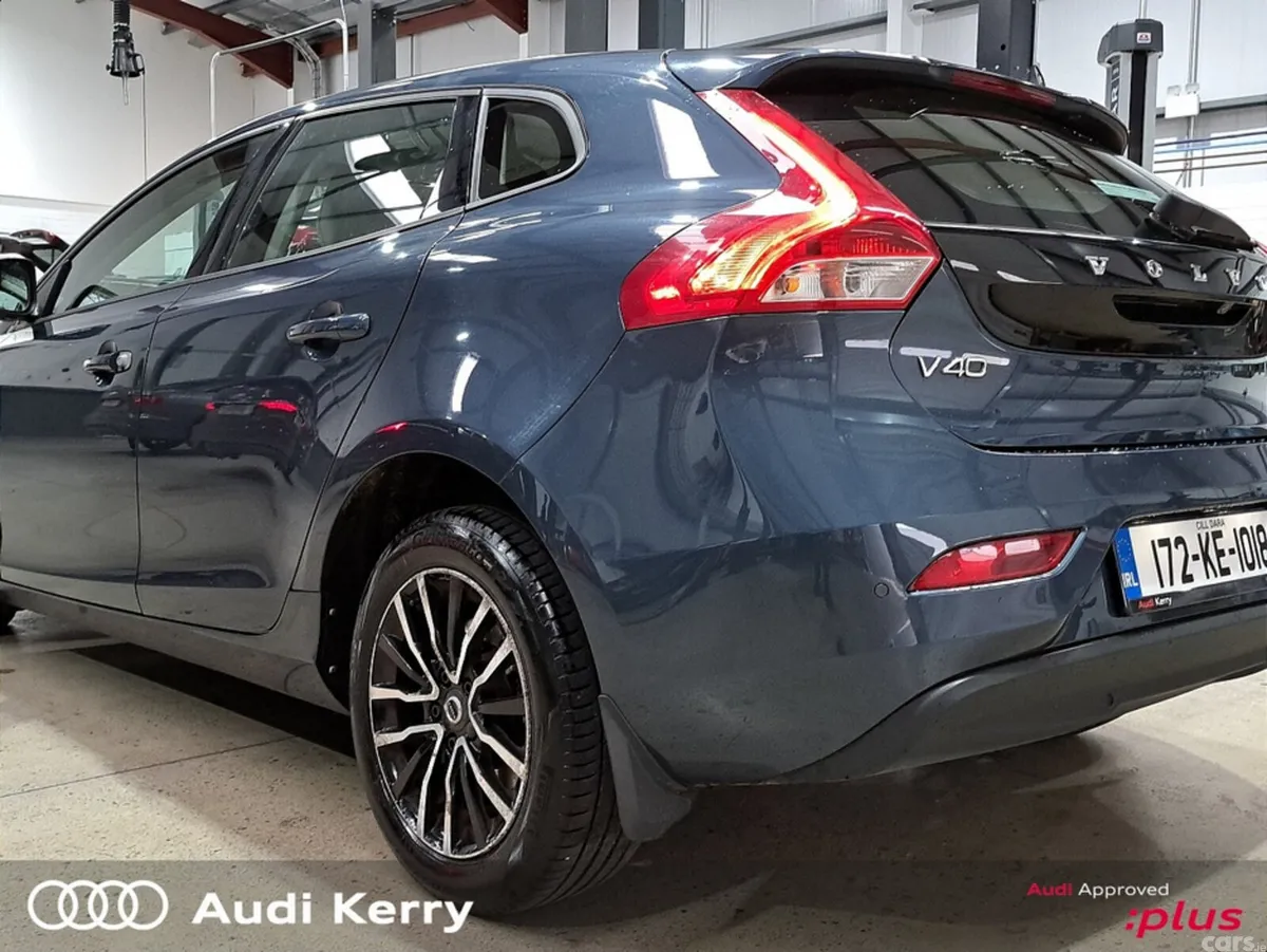 Volvo V40 Hatchback, Diesel, 2017, Blue
