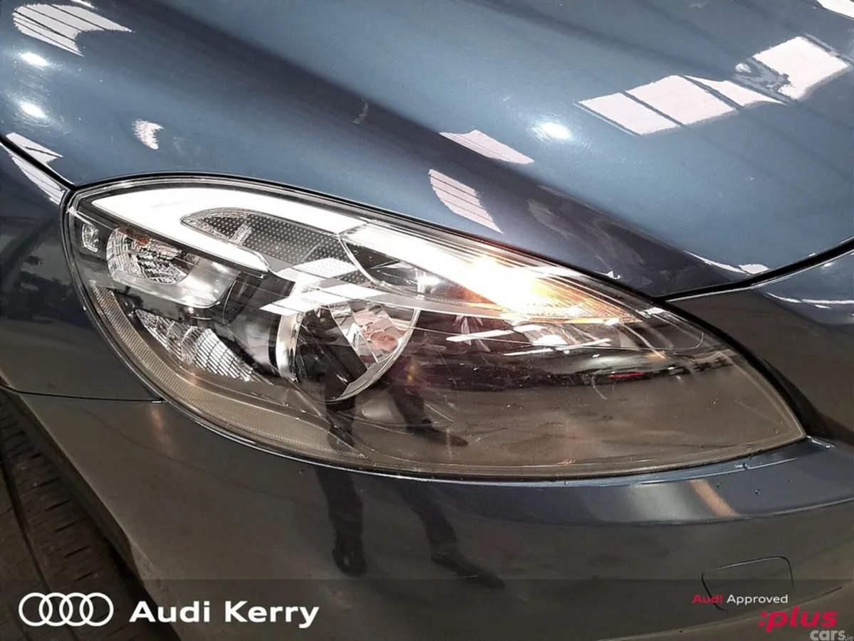 Volvo V40 Hatchback, Diesel, 2017, Blue
