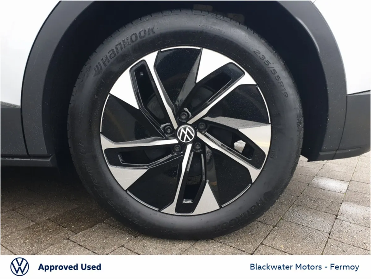 Volkswagen ID.4 Hatchback, Electric, 2023, Grey