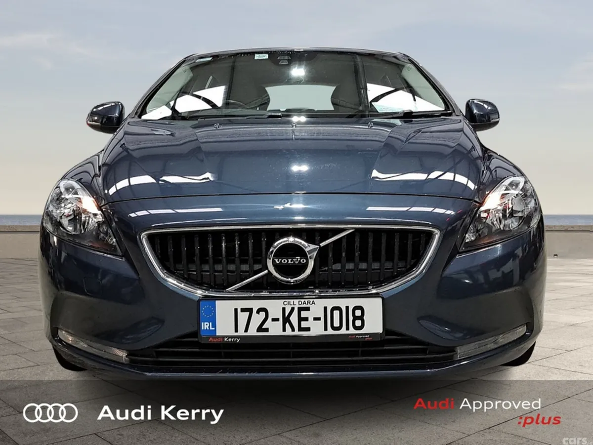 Volvo V40 Hatchback, Diesel, 2017, Blue