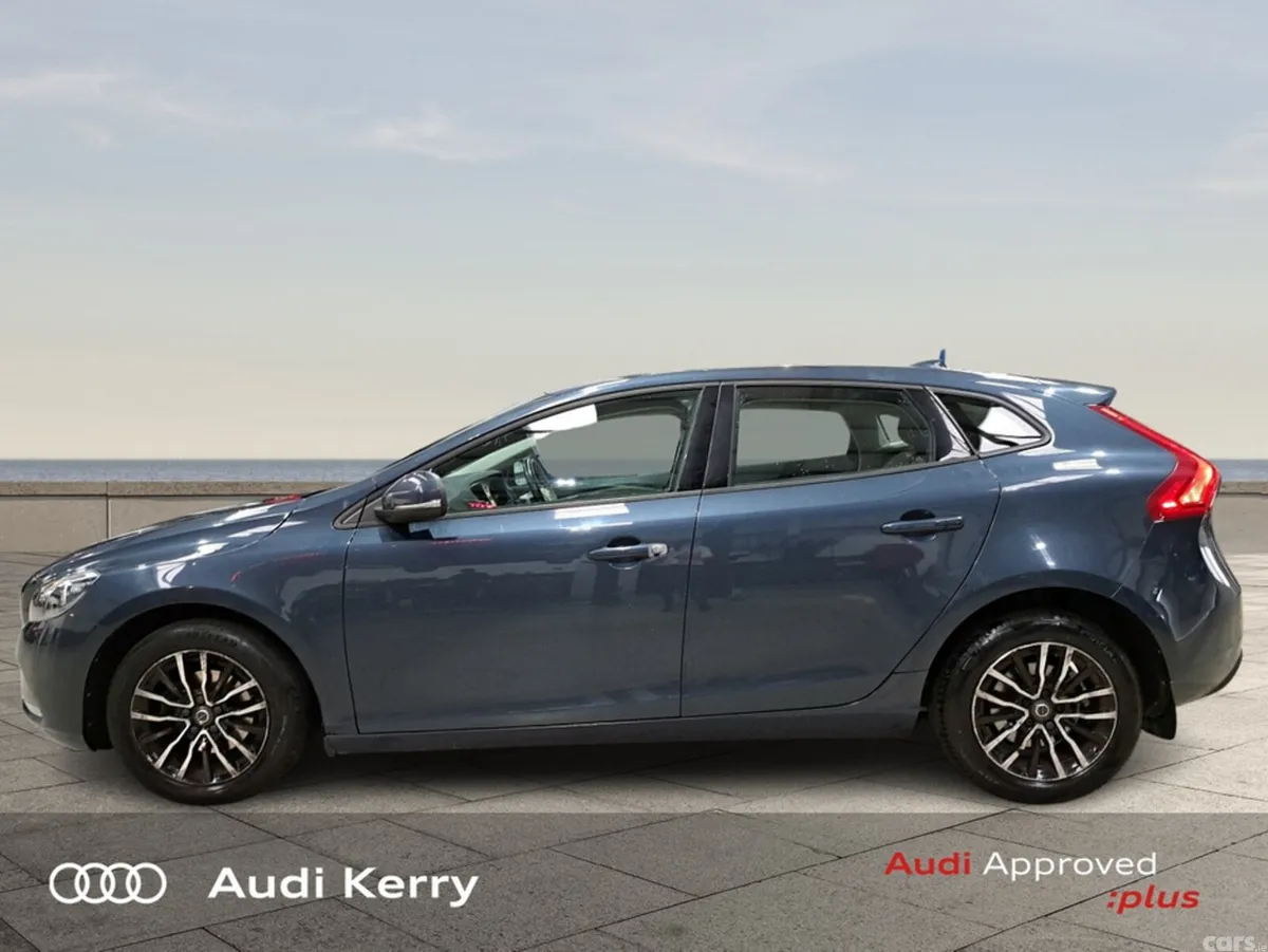 Volvo V40 Hatchback, Diesel, 2017, Blue