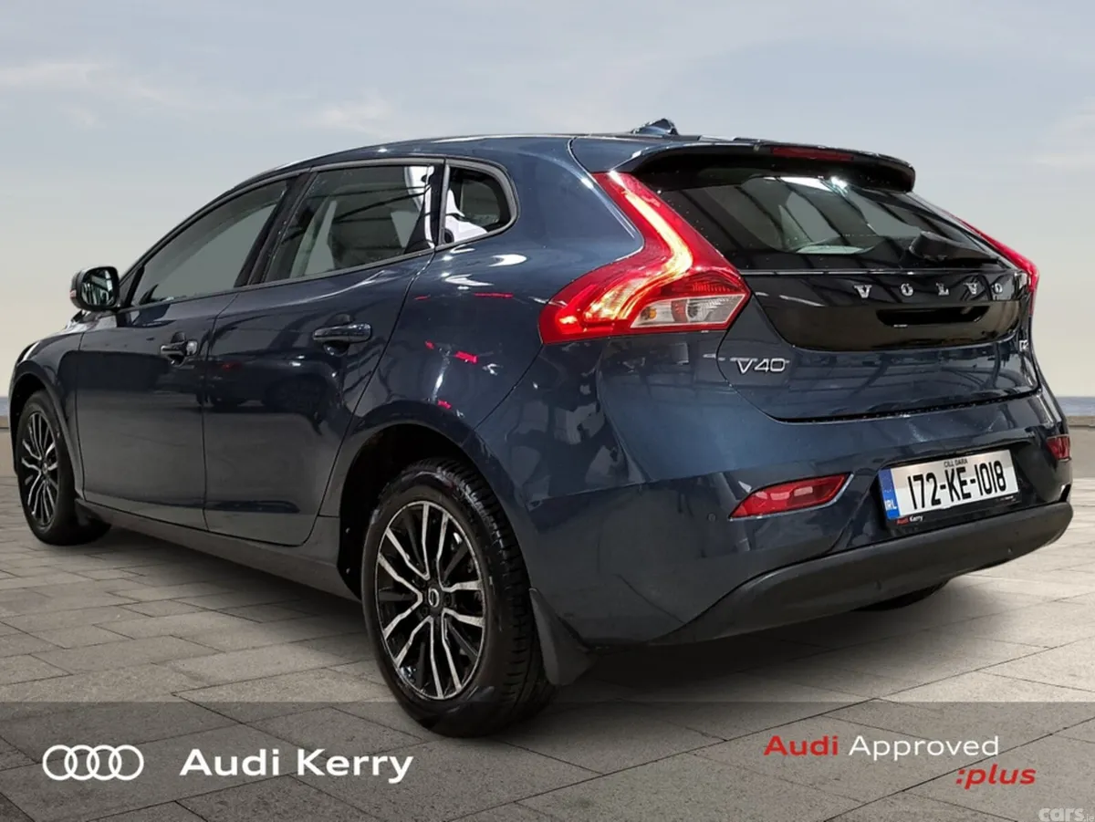 Volvo V40 Hatchback, Diesel, 2017, Blue