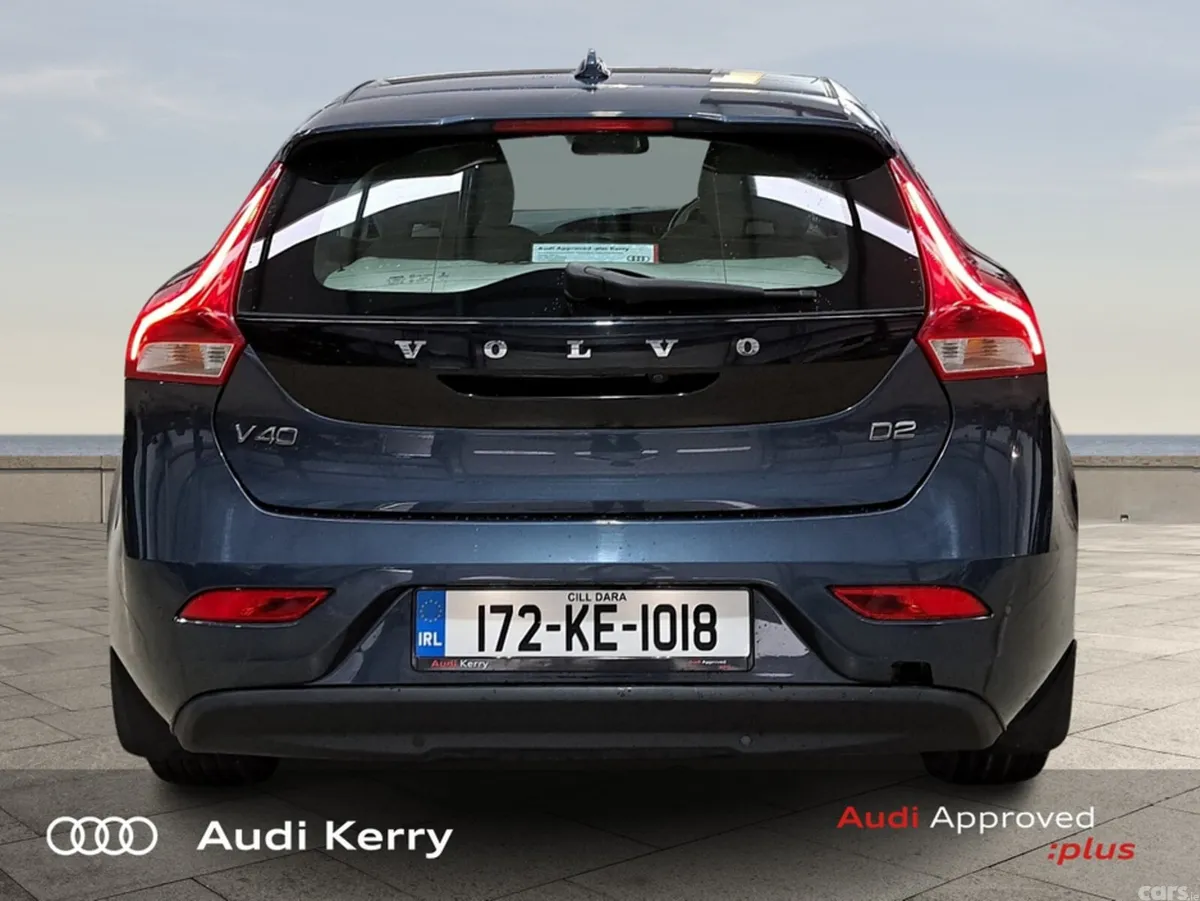 Volvo V40 Hatchback, Diesel, 2017, Blue