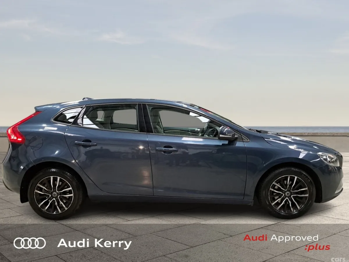 Volvo V40 Hatchback, Diesel, 2017, Blue