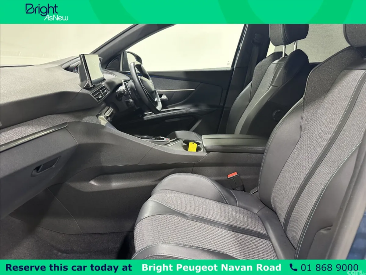 Peugeot 5008 MPV, Diesel, 2023, Blue