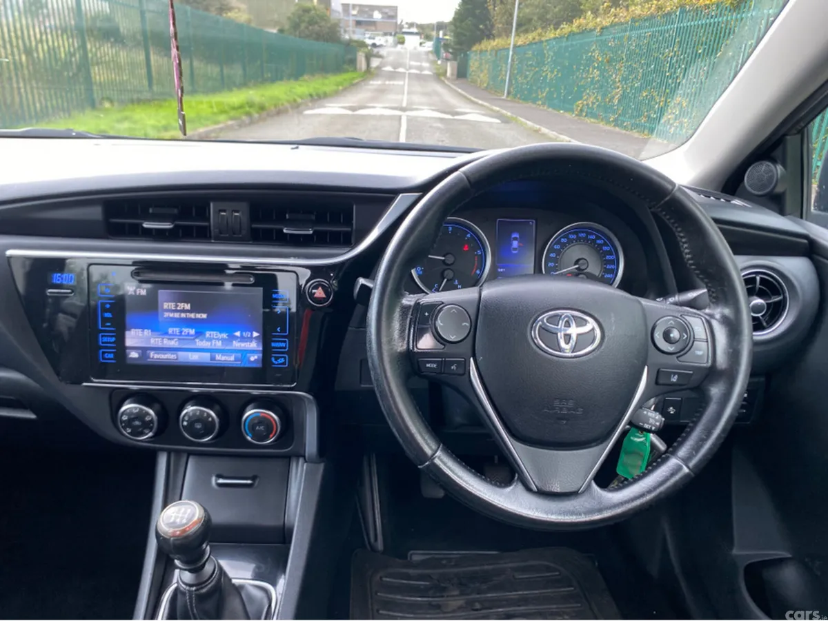 Toyota Corolla Saloon, Diesel, 2018, Grey