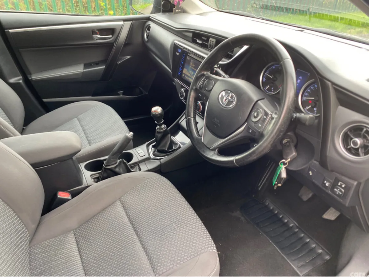 Toyota Corolla Saloon, Diesel, 2018, Grey