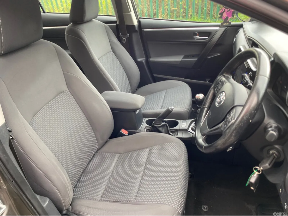Toyota Corolla Saloon, Diesel, 2018, Grey