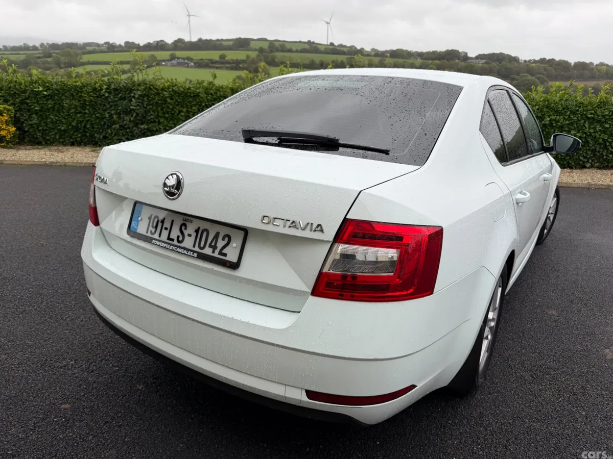 Skoda Octavia Saloon, Petrol, 2019, White