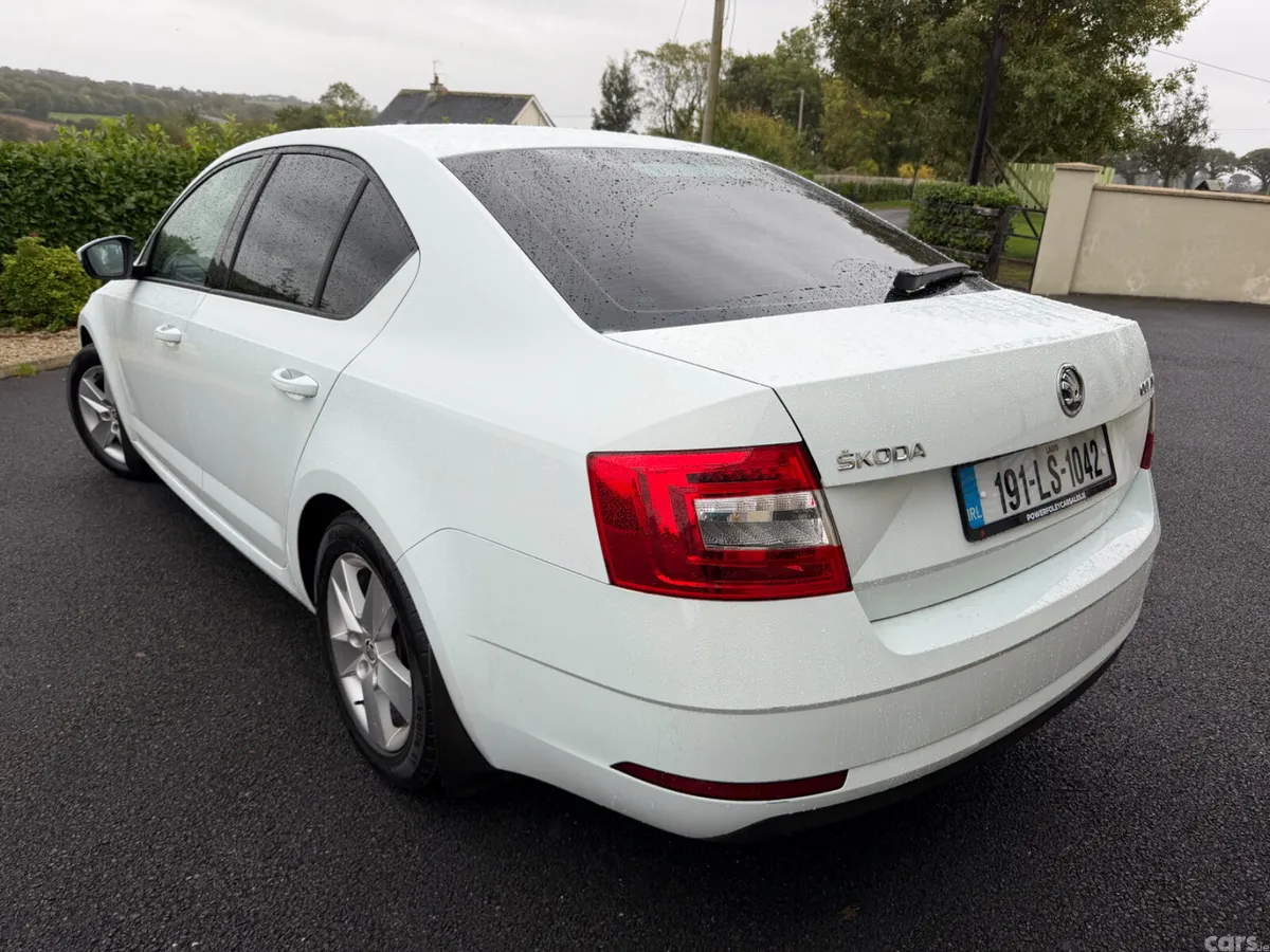 Skoda Octavia Saloon, Petrol, 2019, White
