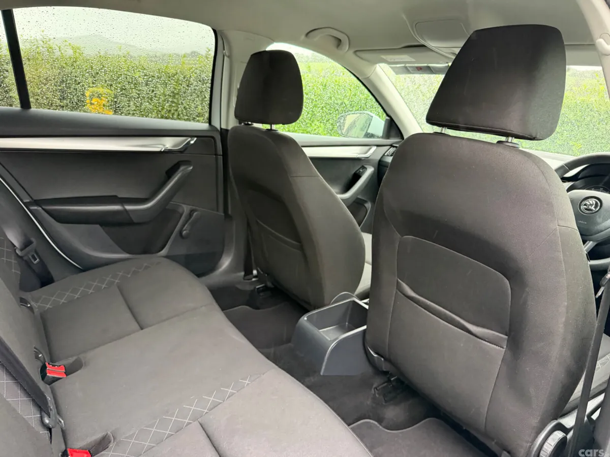 Skoda Octavia Saloon, Petrol, 2019, White