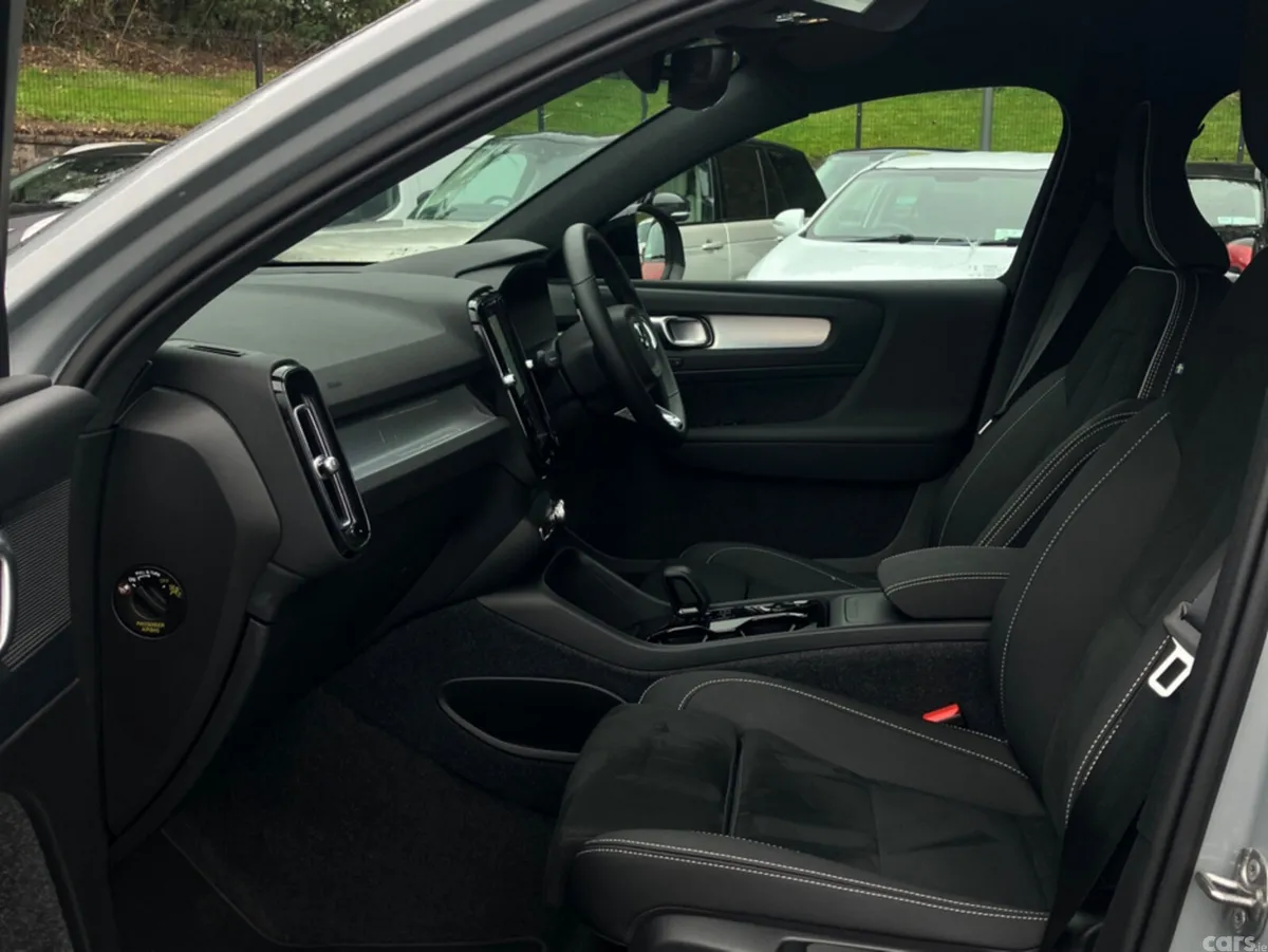 Volvo XC40 SUV, Petrol, 2026, Grey