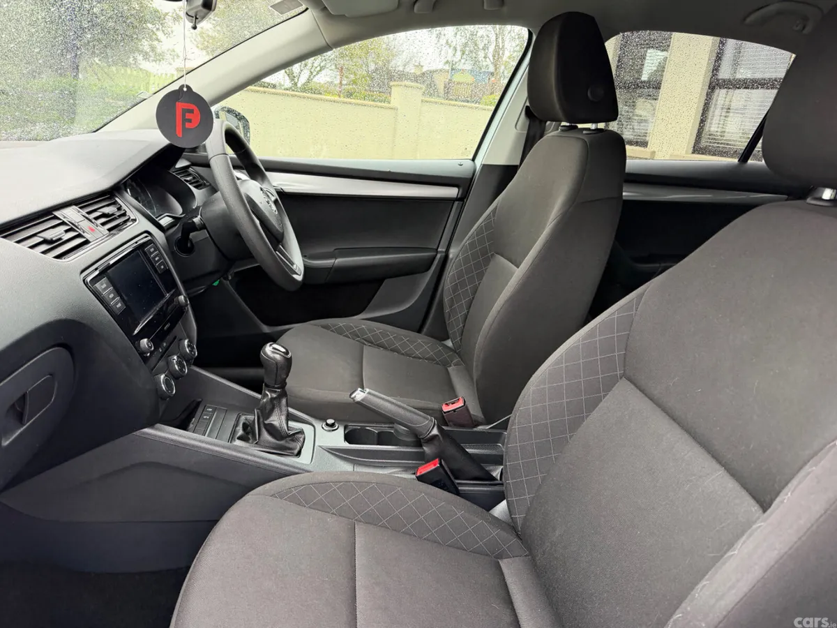 Skoda Octavia Saloon, Petrol, 2019, White