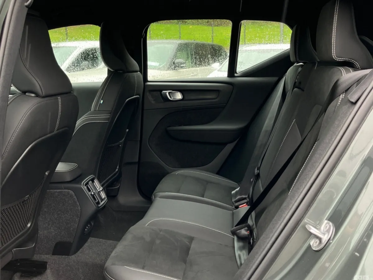 Volvo XC40 SUV, Petrol, 2026, Green
