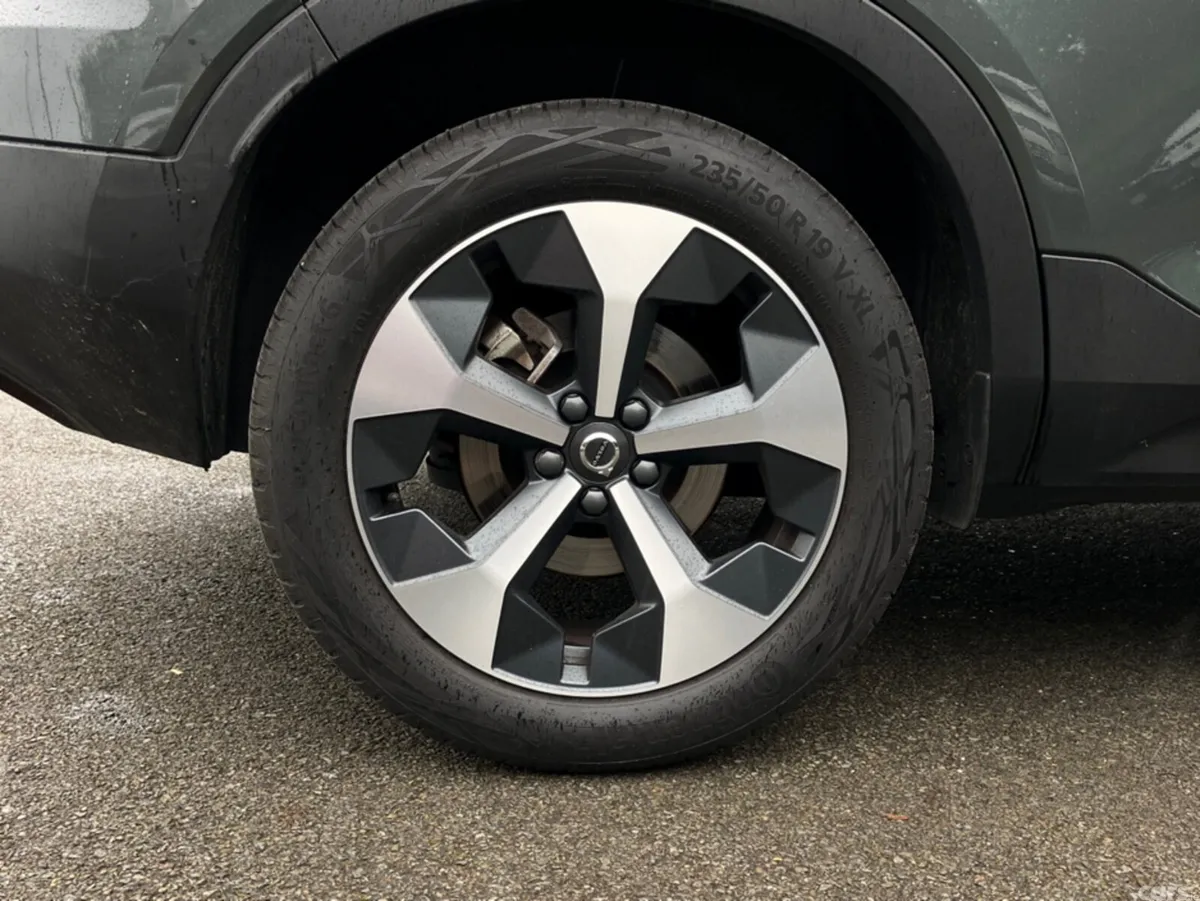 Volvo XC40 SUV, Petrol, 2026, Green