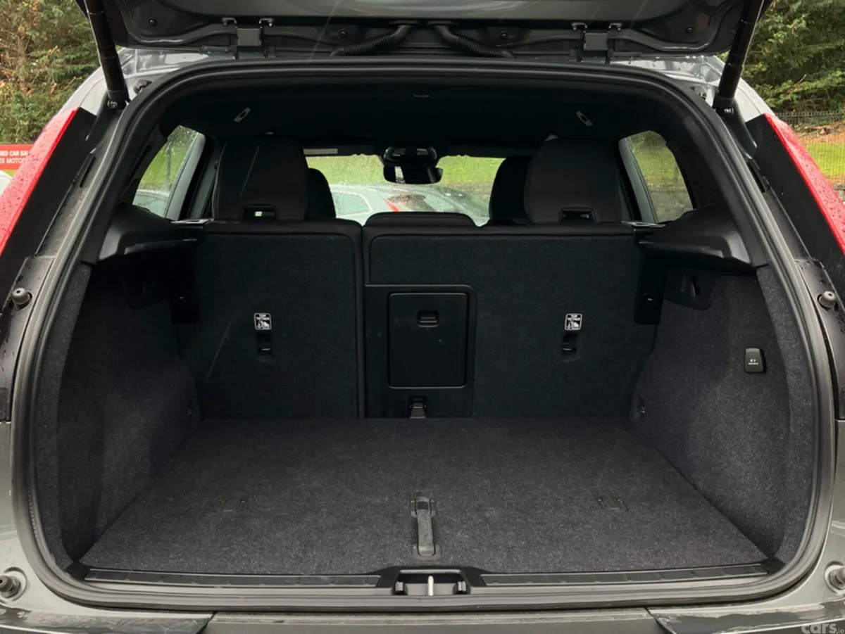 Volvo XC40 SUV, Petrol, 2026, Green