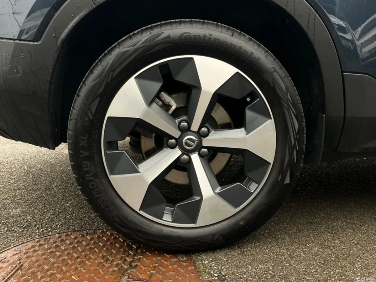 Volvo XC40 SUV, Petrol, 2026, Blue