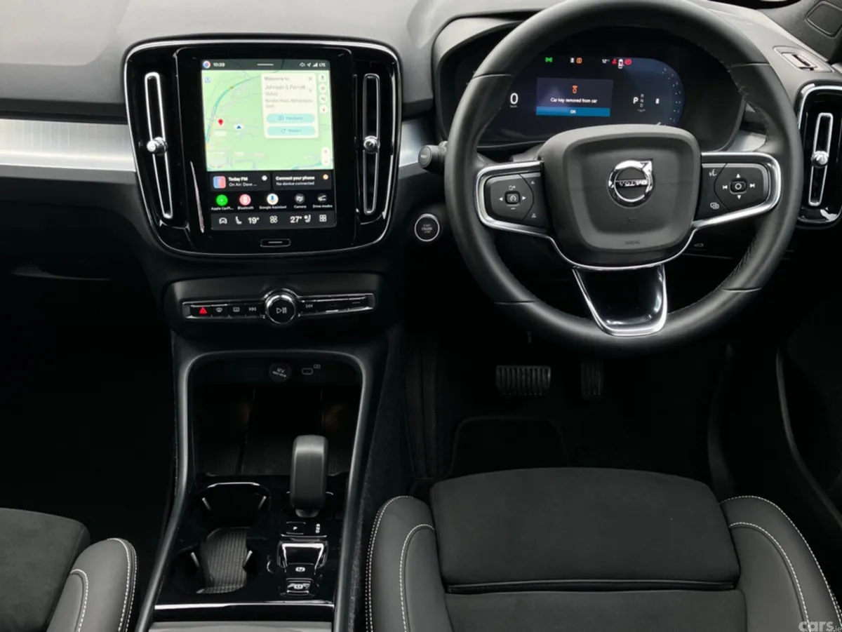 Volvo XC40 SUV, Petrol, 2026, Blue