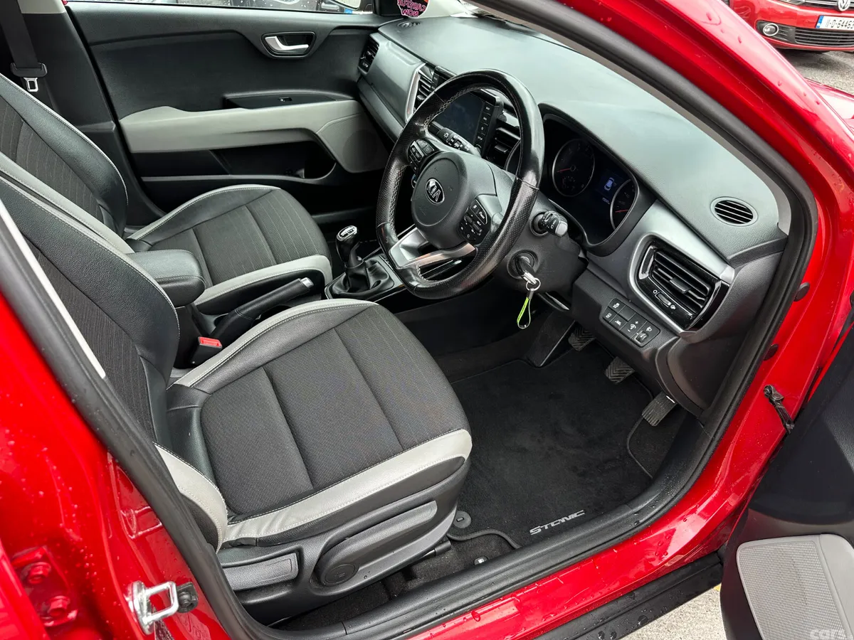 Kia Stonic Hatchback, Petrol, 2021, Red