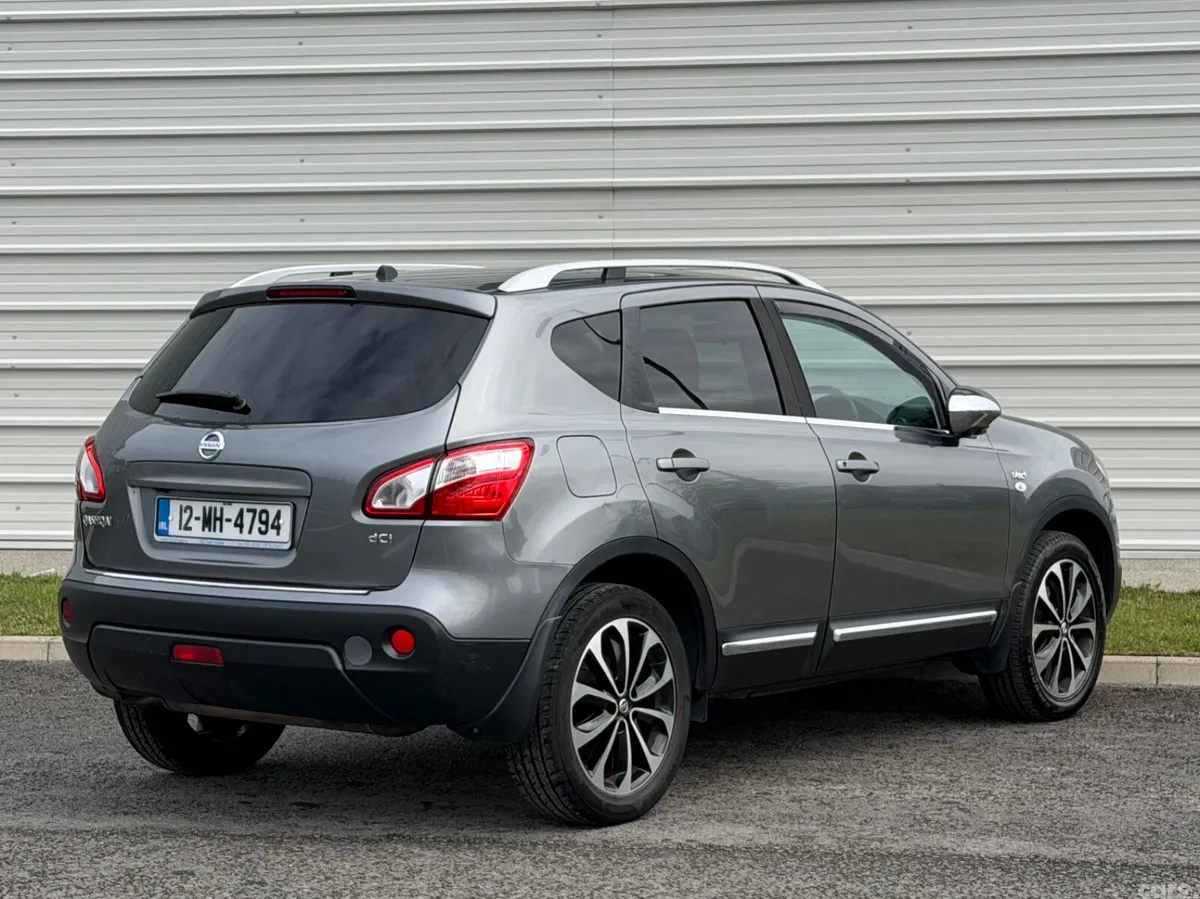 Nissan Qashqai Hatchback, Diesel, 2012, Grey
