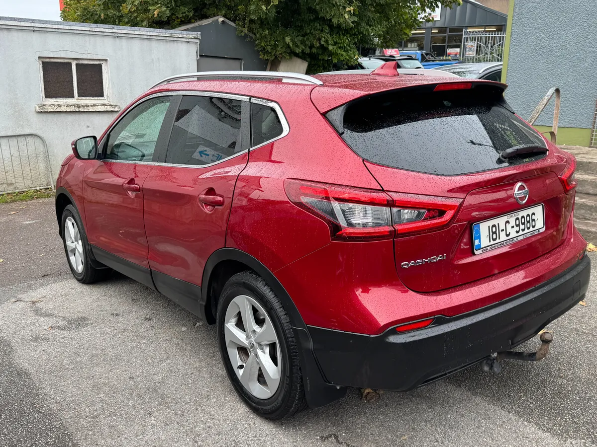 Nissan Qashqai MPV, Diesel, 2018, Red