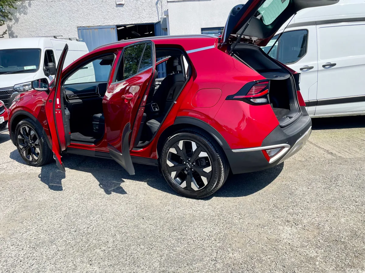 Kia Sportage SUV, Petrol Plug-in Hybrid, 2024, Red