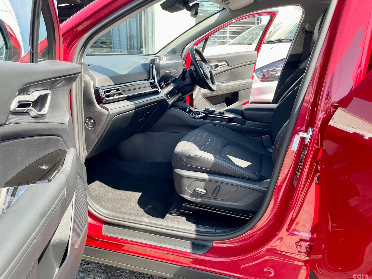 Kia Sportage SUV, Petrol Plug-in Hybrid, 2024, Red