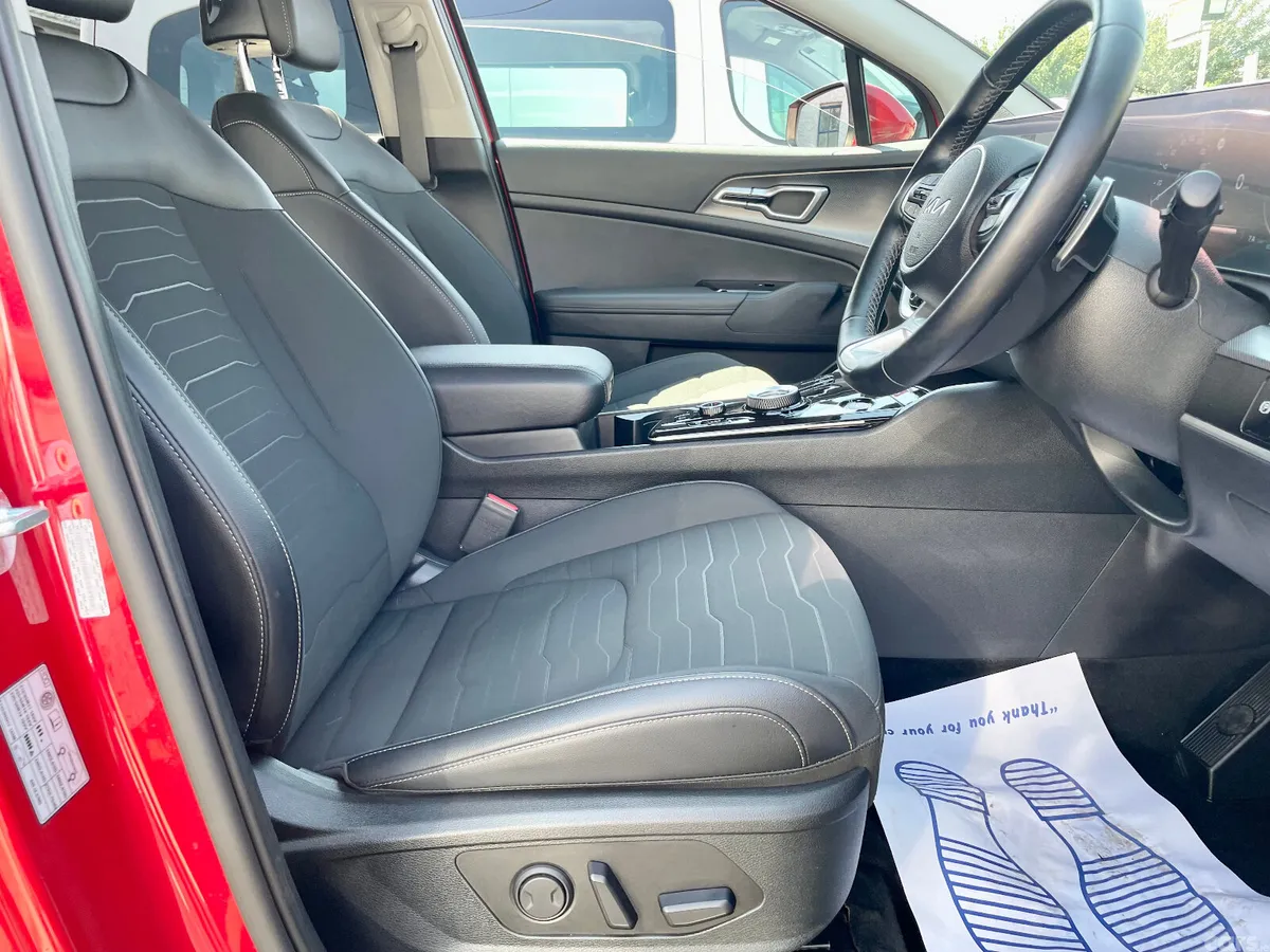 Kia Sportage SUV, Petrol Plug-in Hybrid, 2024, Red