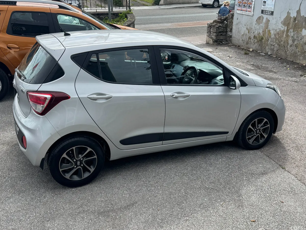 Hyundai i10 Hatchback, Petrol, 2017, Grey