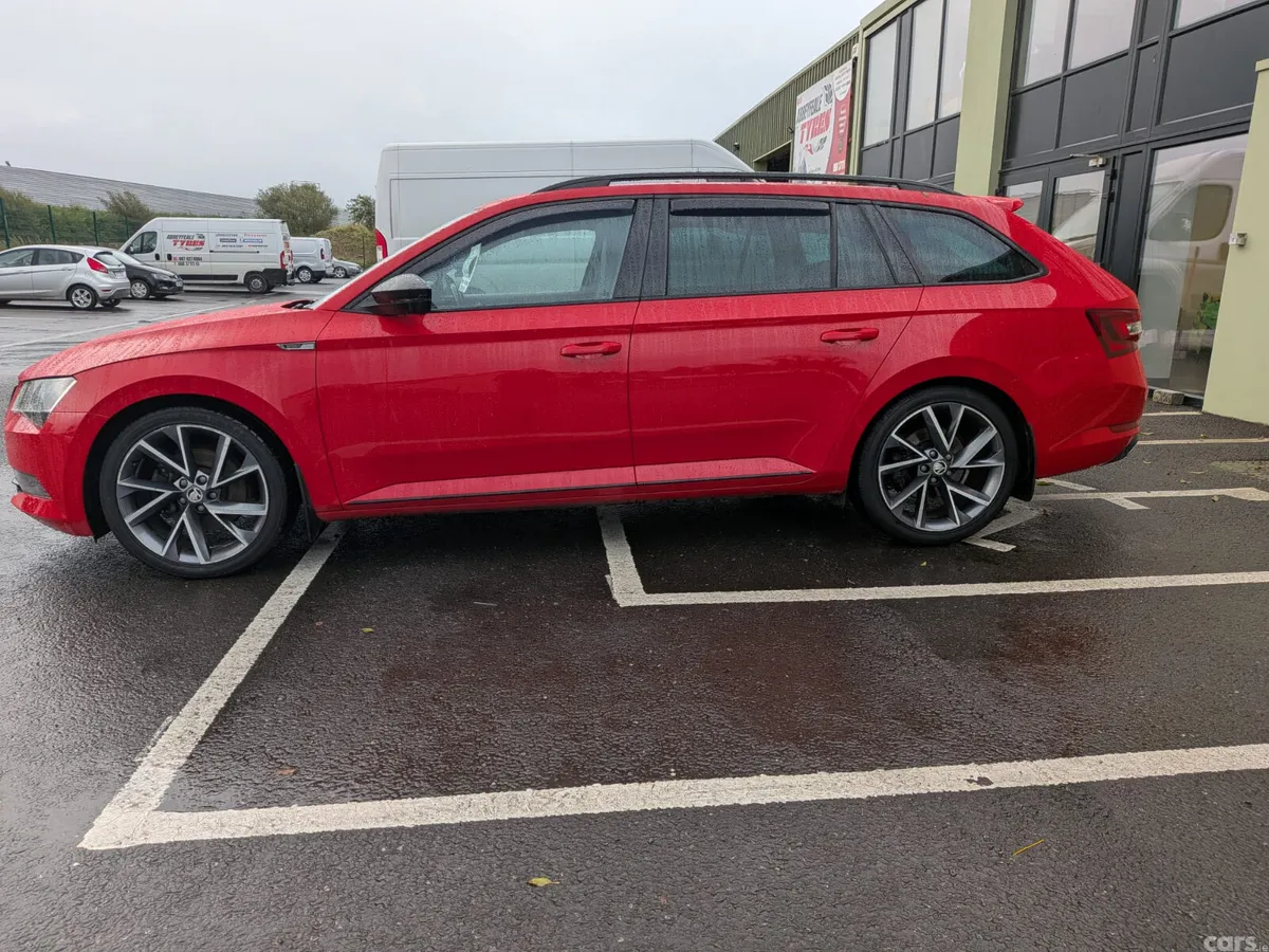 Skoda Superb Hatchback, Diesel, 2018, Red
