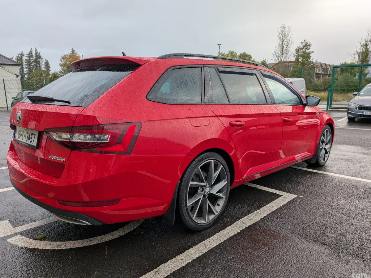 Skoda Superb Hatchback, Diesel, 2018, Red