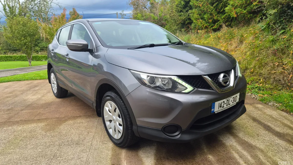 Nissan Qashqai Hatchback, Petrol, 2014, Grey