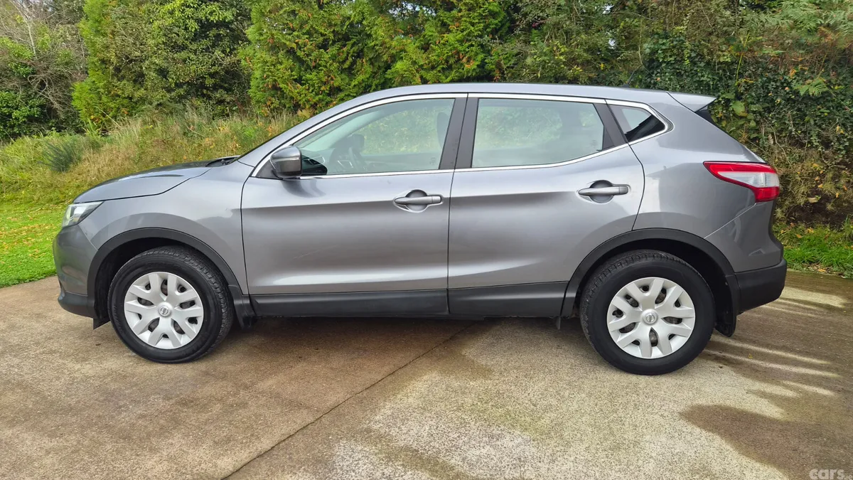 Nissan Qashqai Hatchback, Petrol, 2014, Grey