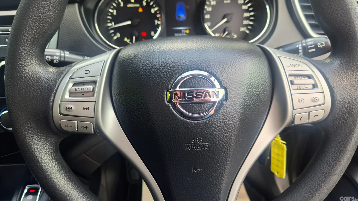 Nissan Qashqai Hatchback, Petrol, 2014, Grey