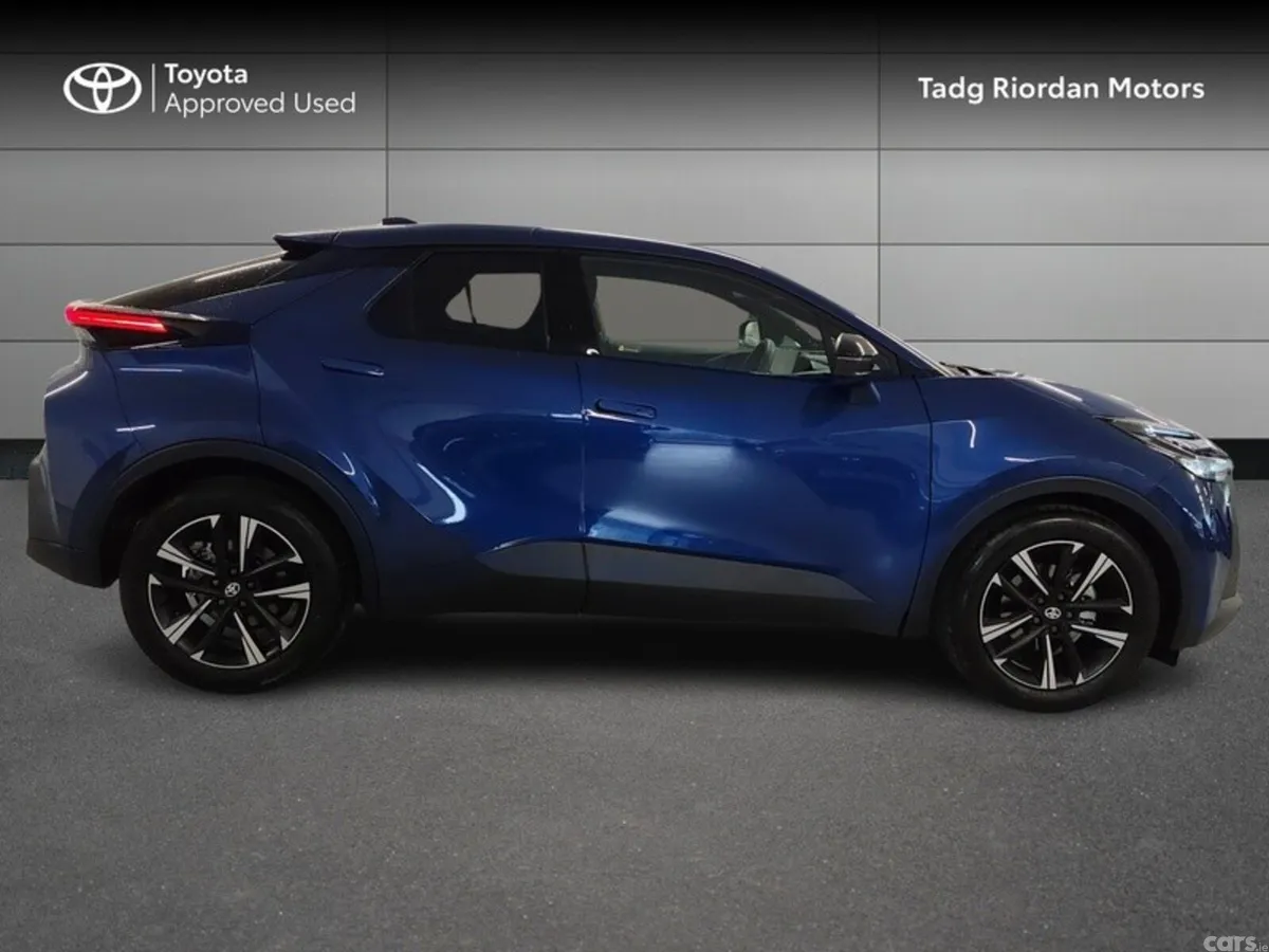 Toyota C-HR SUV, Petrol Hybrid, 2026, Blue