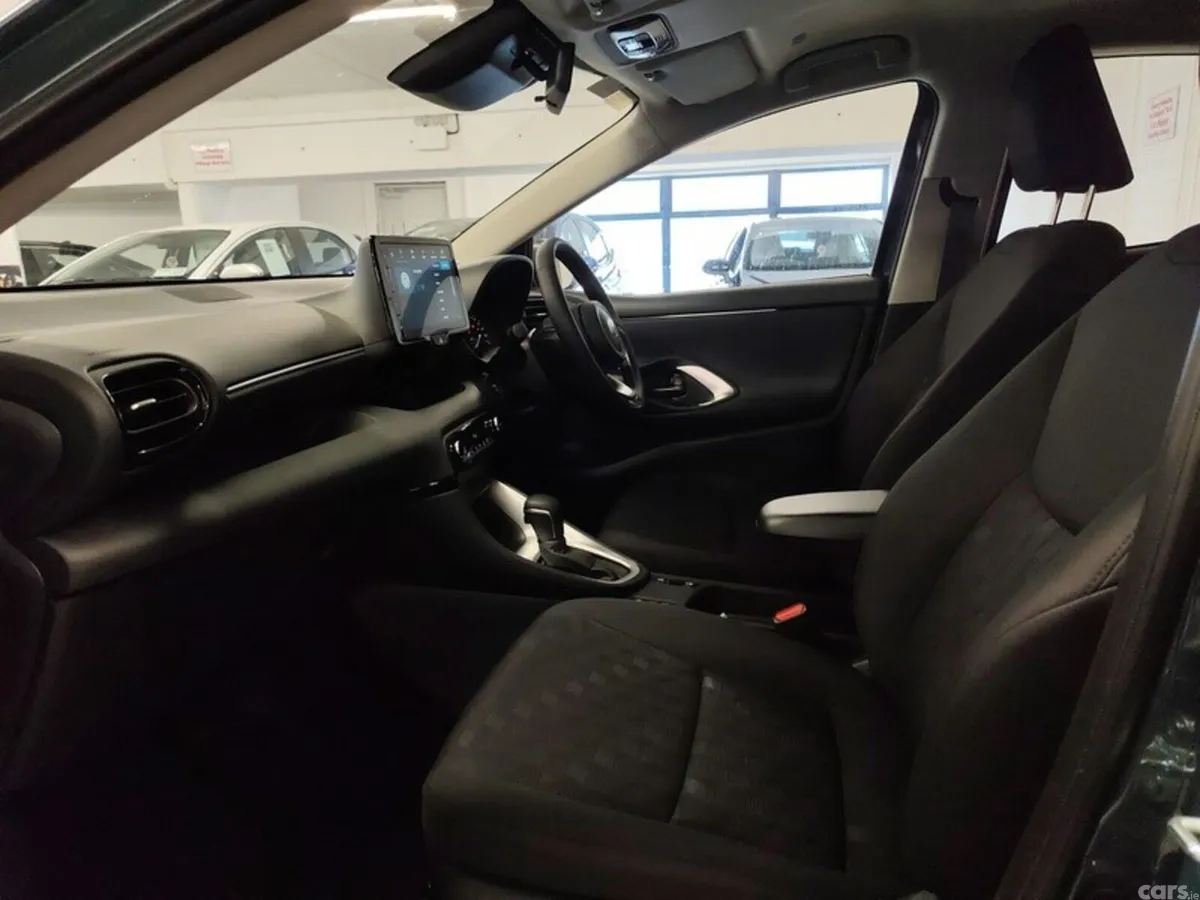 Toyota Yaris Hatchback, Petrol Hybrid, 2026, Green