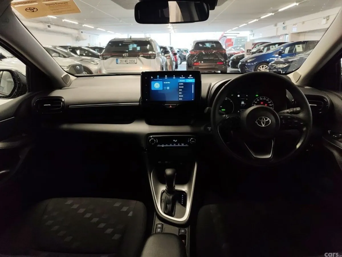 Toyota Yaris Hatchback, Petrol Hybrid, 2026, Green