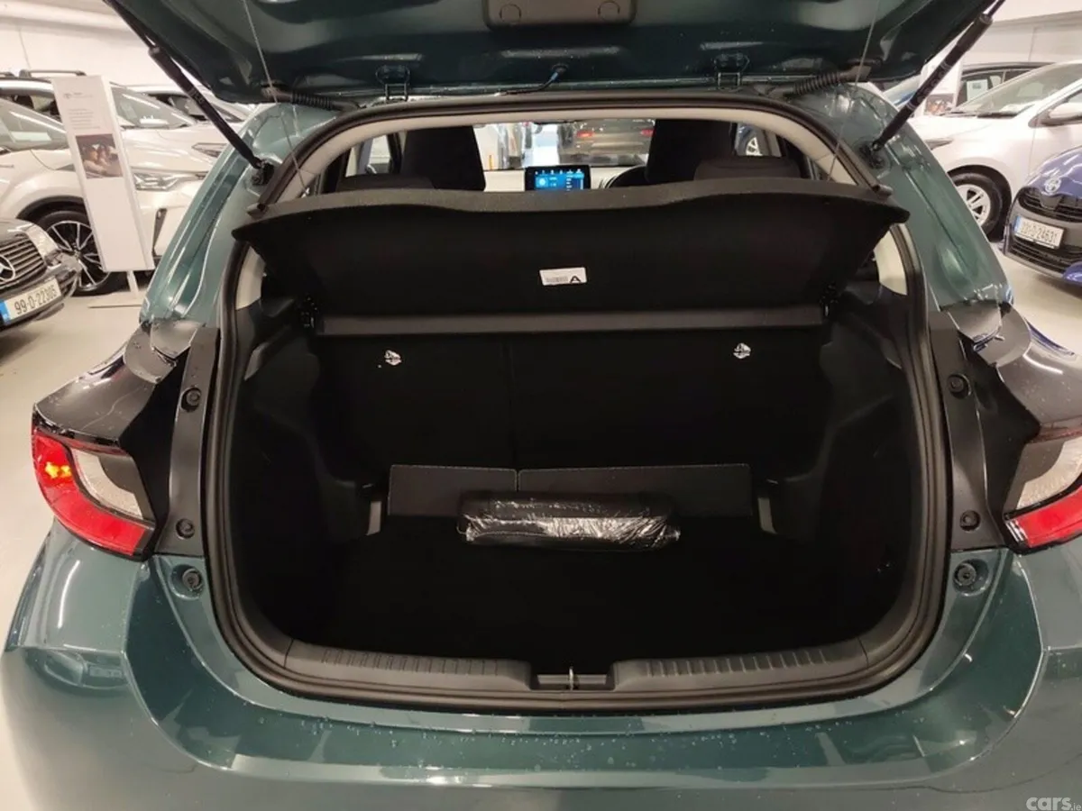 Toyota Yaris Hatchback, Petrol Hybrid, 2026, Green