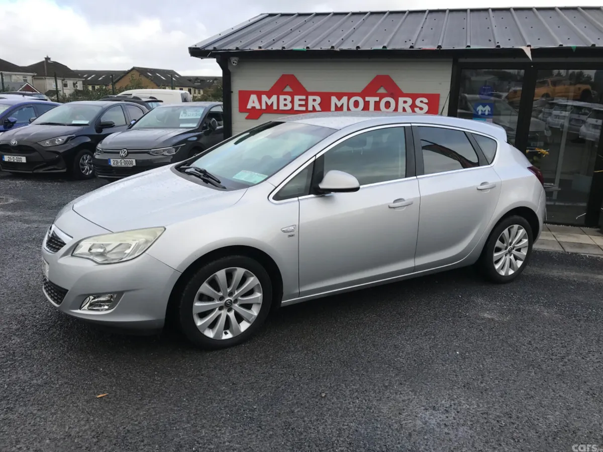Opel Astra Hatchback, Petrol, 2011, Silver