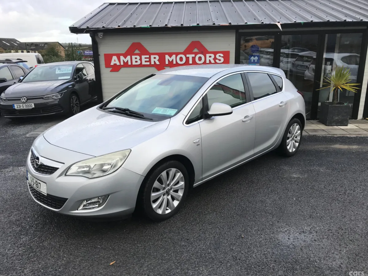 Opel Astra Hatchback, Petrol, 2011, Silver
