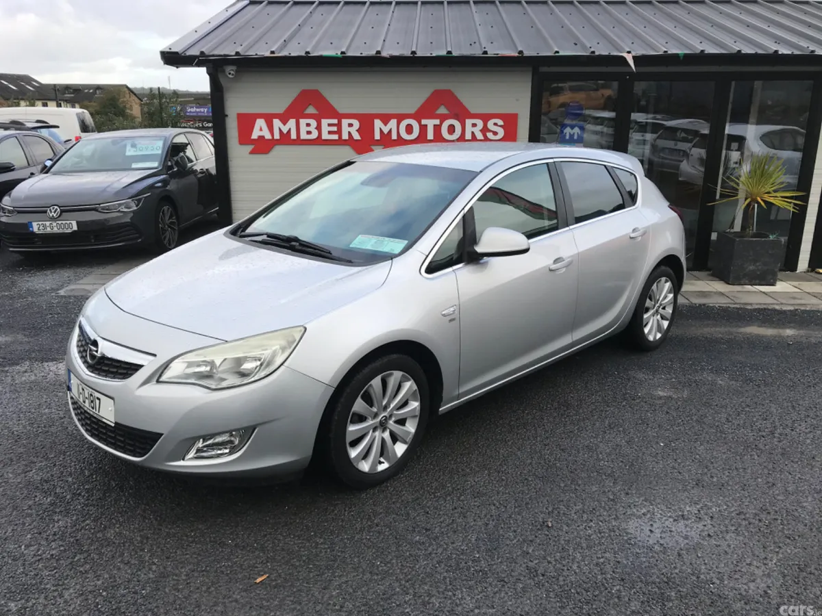 Opel Astra Hatchback, Petrol, 2011, Silver