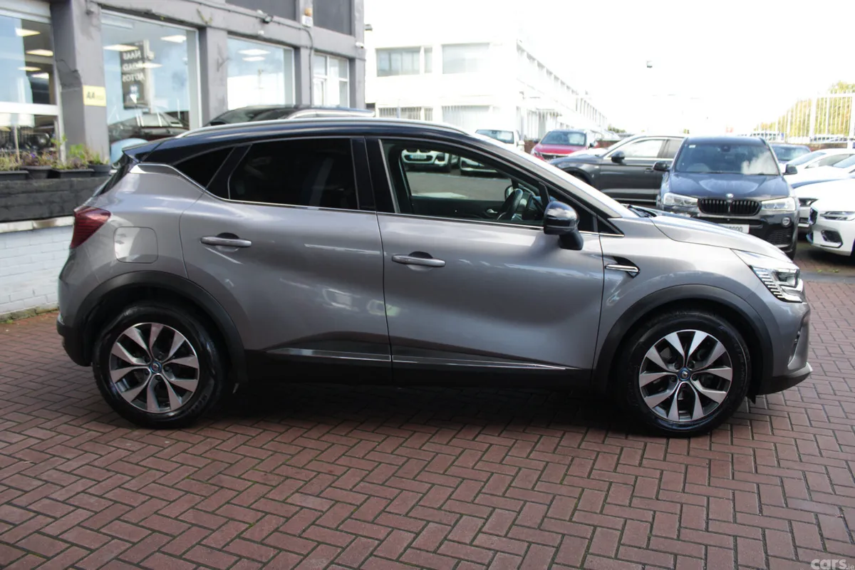 Renault Captur Hatchback, Petrol Plug-in Hybrid, 2021, Grey