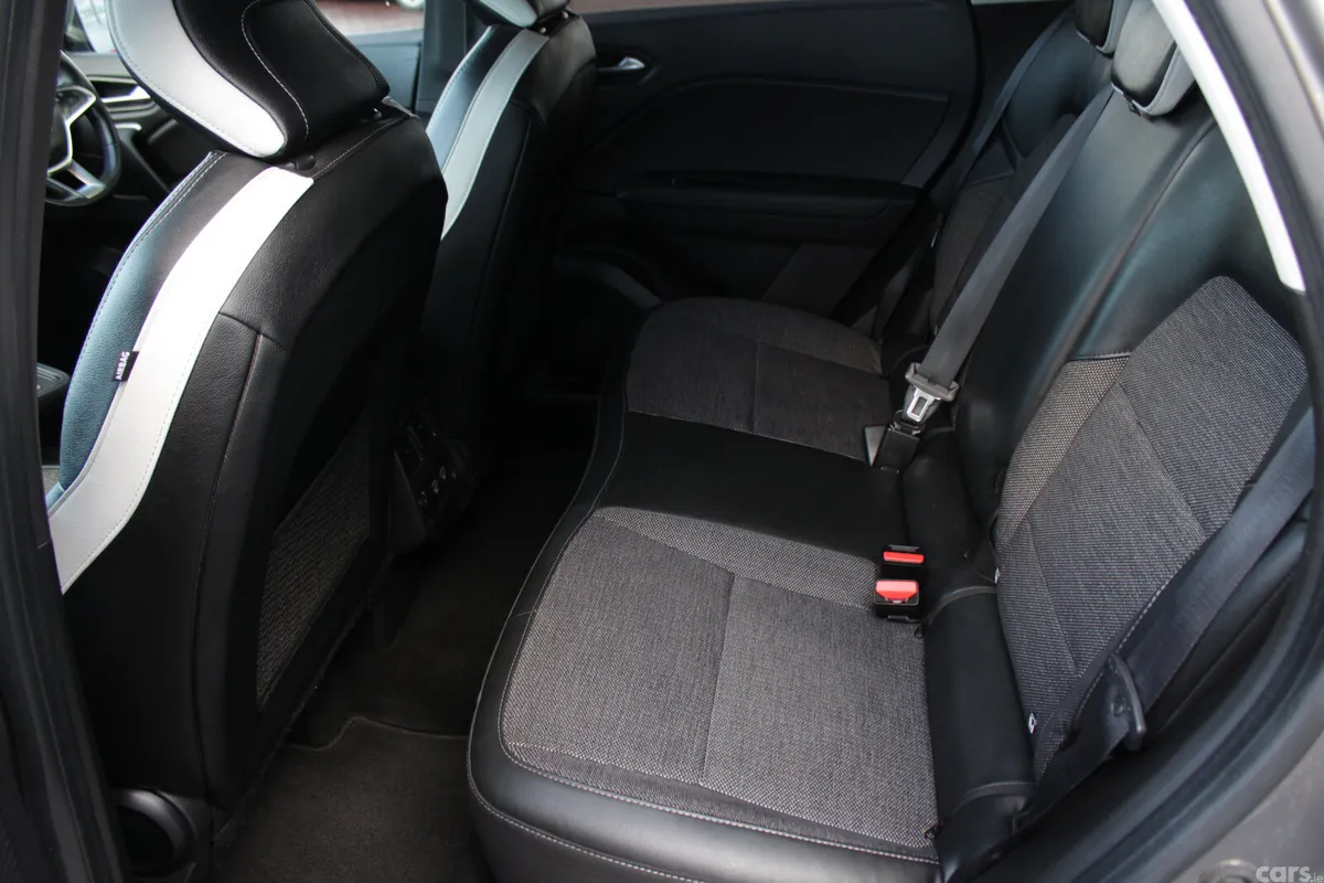 Renault Captur Hatchback, Petrol Plug-in Hybrid, 2021, Grey