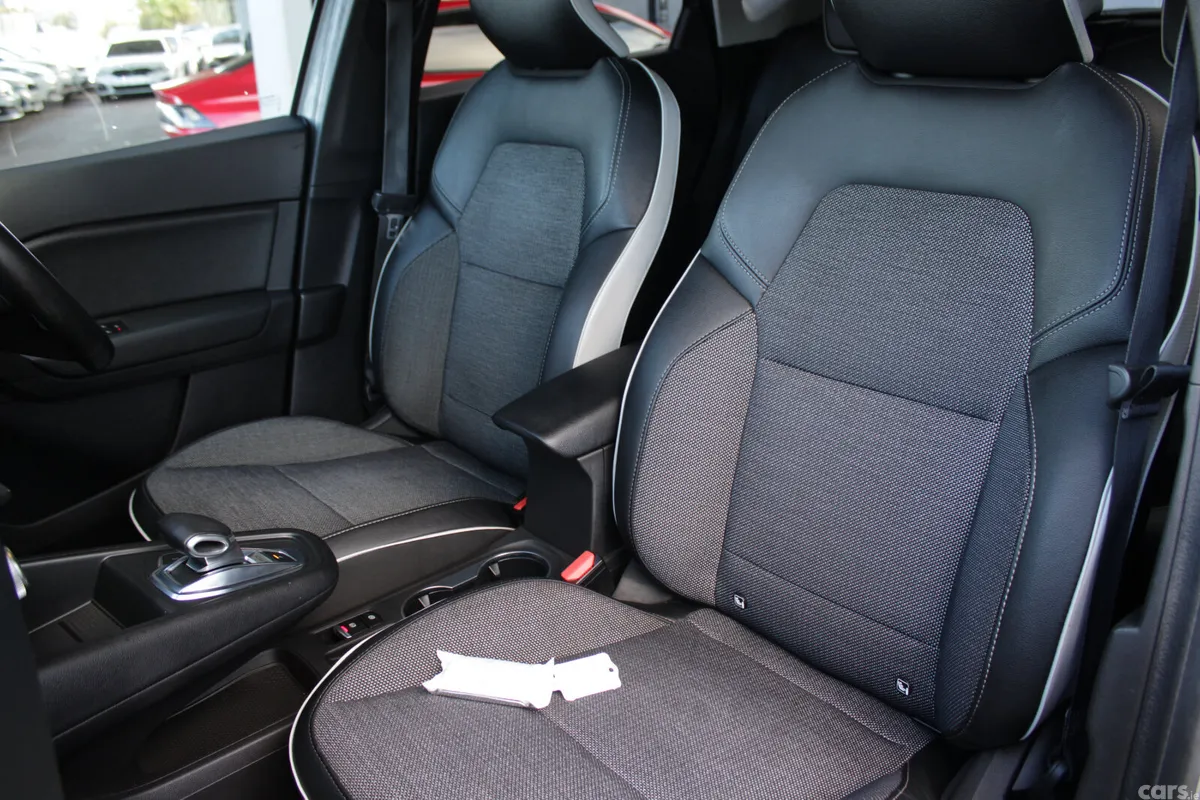 Renault Captur Hatchback, Petrol Plug-in Hybrid, 2021, Grey