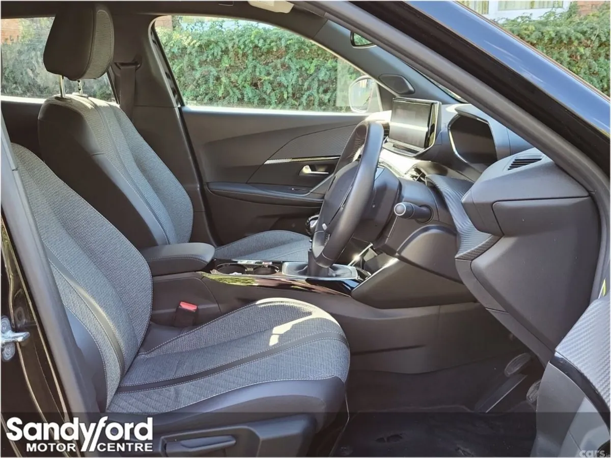 Peugeot 2008 MPV, Petrol, 2024, Black