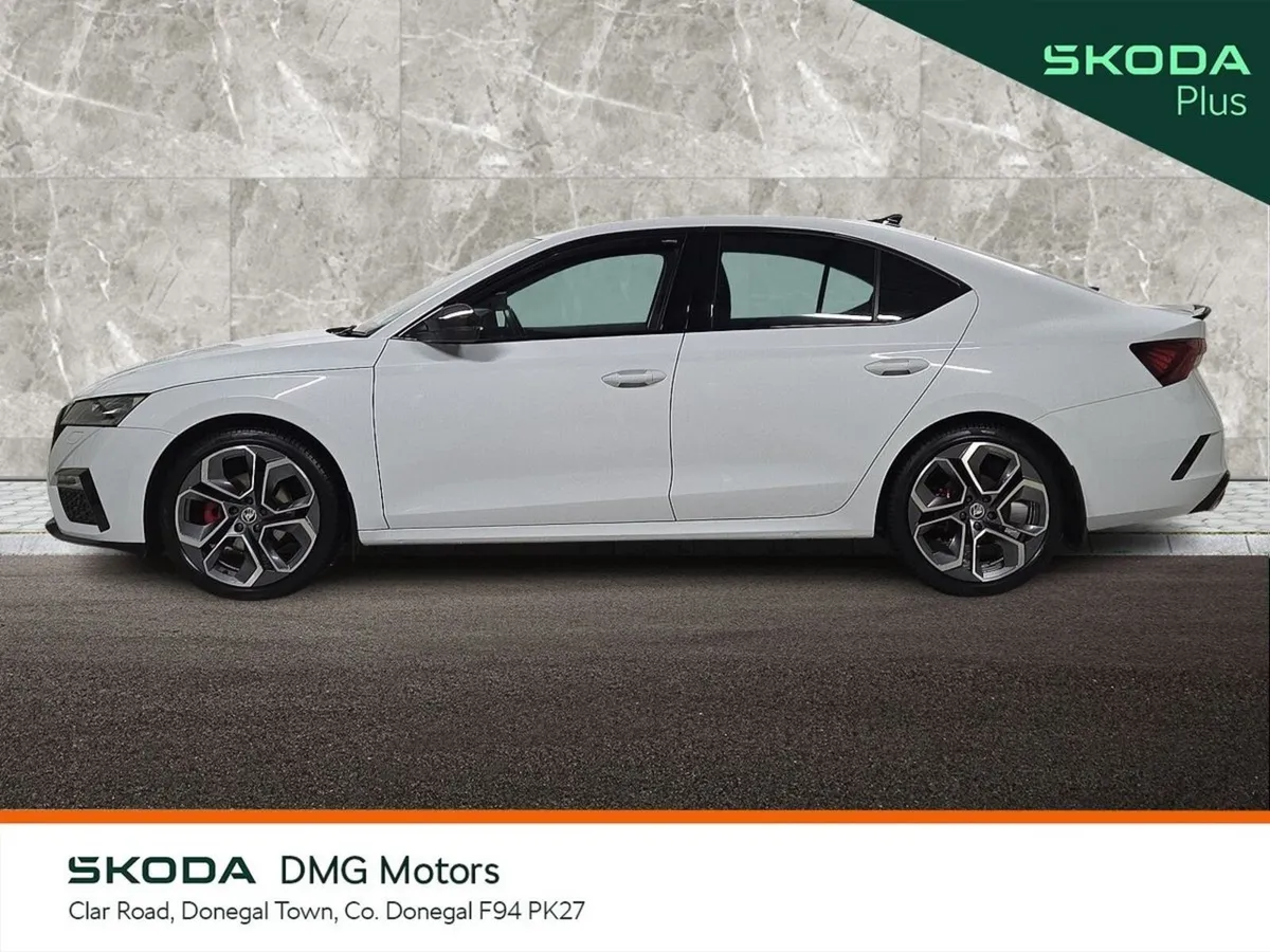 Skoda Octavia Saloon, Diesel, 2024, White