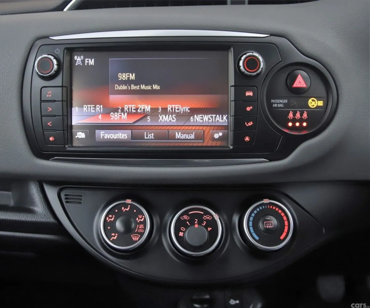 Toyota Yaris Hatchback, Petrol, 2016, Black