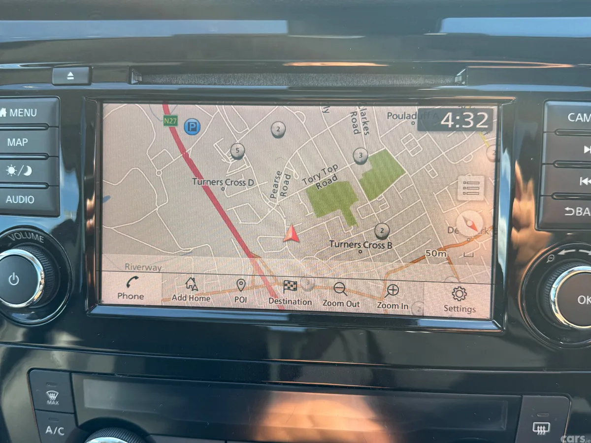 Nissan Qashqai MPV, Petrol, 2021, Red