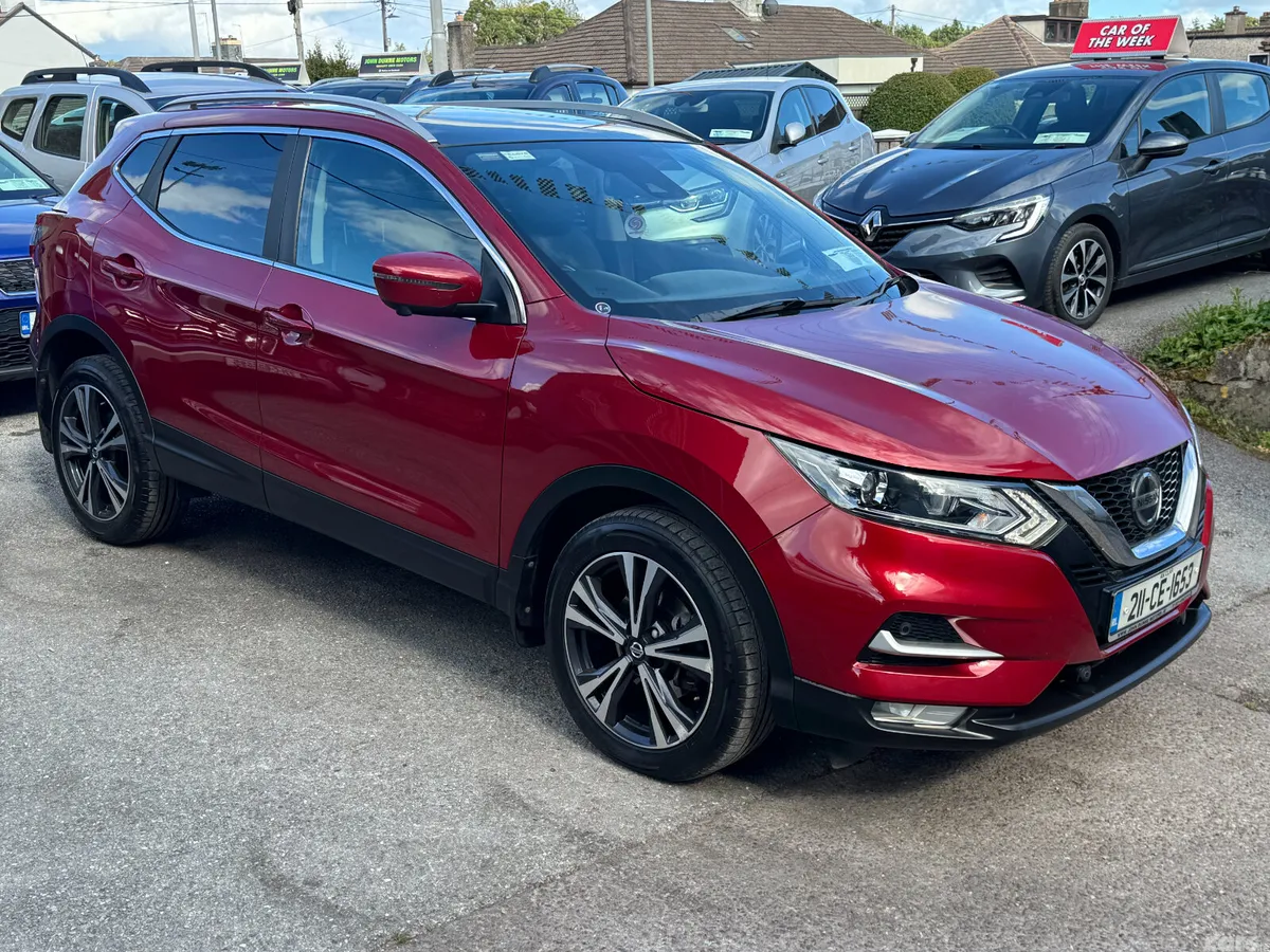 Nissan Qashqai MPV, Petrol, 2021, Red