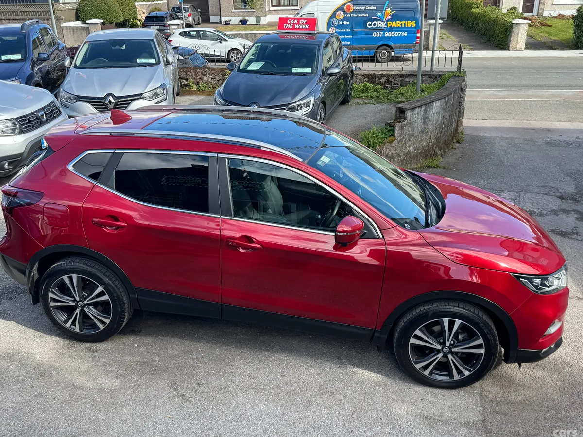Nissan Qashqai MPV, Petrol, 2021, Red